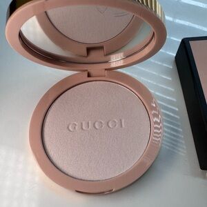 Gucci Sunrise Gold Illuminating Powder